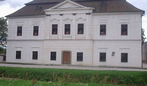 Neskorobarokový kaštieľ 